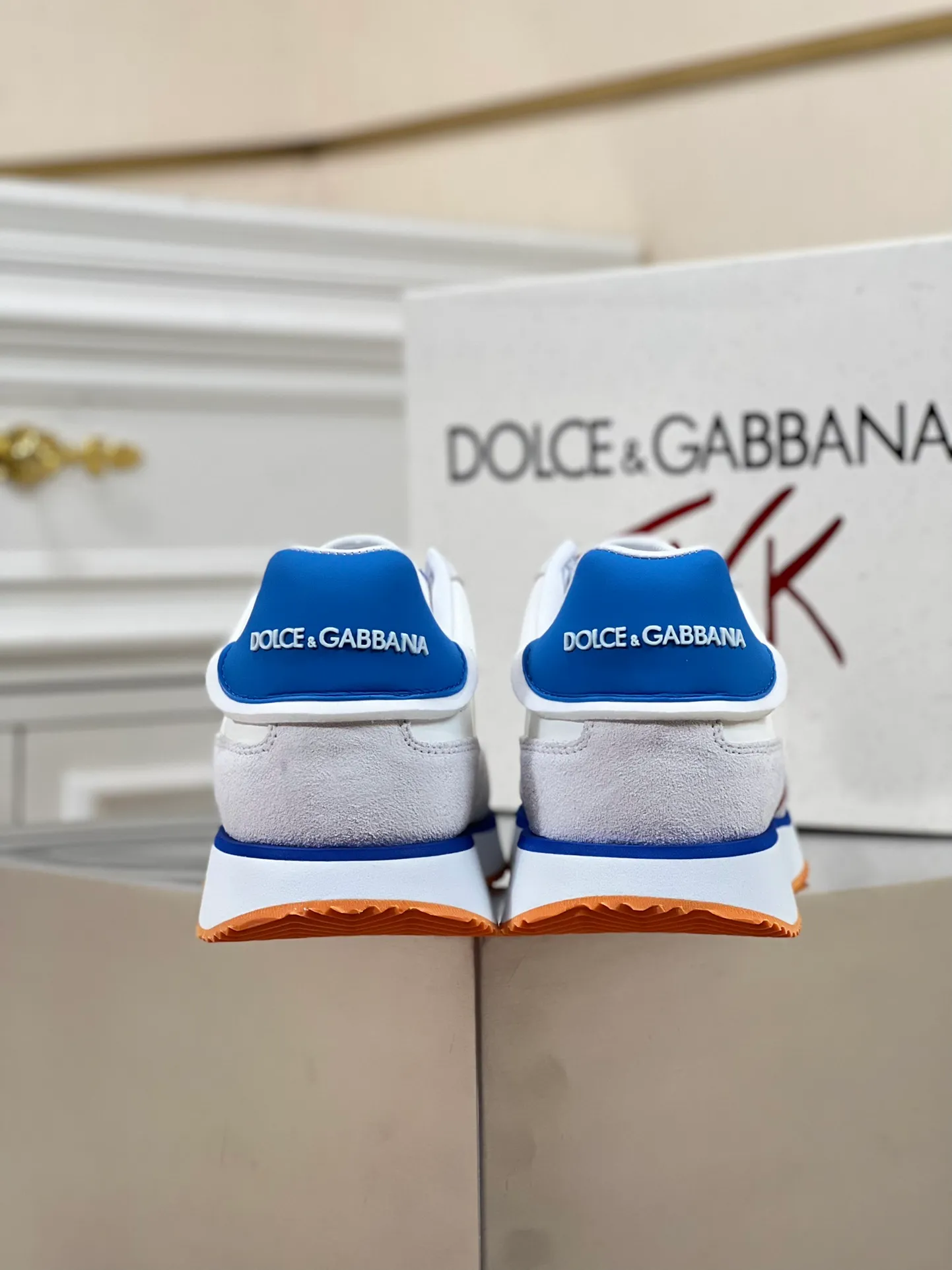 Factory price: 458💰••New product•• Dolce&G*_dgDolce&G*_dgDolce&G*_dgDolce&G*_dgDolce&G*_dgDolce&G*_dgDolce&G*_dgDolce&G*_dgDolce&G* 2024 new men's lace-up leather casual sneakers for early spring are made of imported suede cowhide spliced ​​with waterproof fabrics, mixed and matched color design, a fashionable and energetic sneaker that can easily meet the needs of modern dressing and highlight the contemporary lifestyle style. The foot is fully lined with cowhide for greater comfort. The tongue and heel are decorated with logos. It is equipped with a rubber outsole. The heel and toe are wrapped to further protect our feet. It is a model worth buying! Size: 39-44 (customized at 38.45)